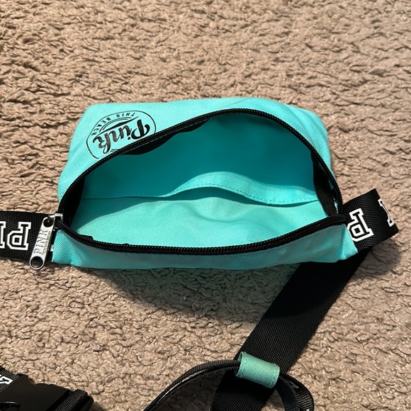 Victoria’s Secret PINK Fanny Pack Belt Bag Mint Aqua adjustable buckle strap - Picture 8 of 12